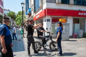 karsiyaka-carsisinda-arac-denetimleri-suruyor.jpg