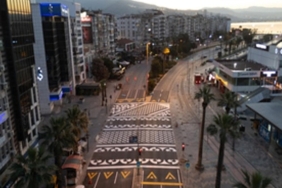 karsiyaka-yali-bulvarina-yukseltilmis-ve-desenli-yaya-platformu.jpg