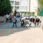 karsiyakada-okul-cevrelerinde-yol-bakim-calismasi.jpg