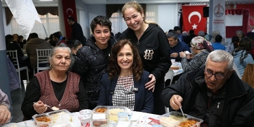 karsiyakalilar-iftar-sofrasinda-bulustu.jpg