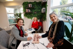 karsiyakanin-cinarlari-emekli-yakada-bulusuyor.jpg