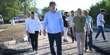 kartepe-belediye-baskani-av-m-mustafa-kocaman-ilce-genelinde-devam-eden-asfalt-serim-calismalarini-yerinde-inceledi.jpg