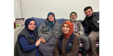 kartepe-belediyesi-gonullere-dokunmaya-devam-ediyor.jpg