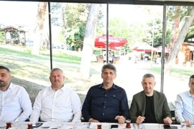 kartepede-hizmetler-muhtarlarla-masaya-yatirildi.jpg