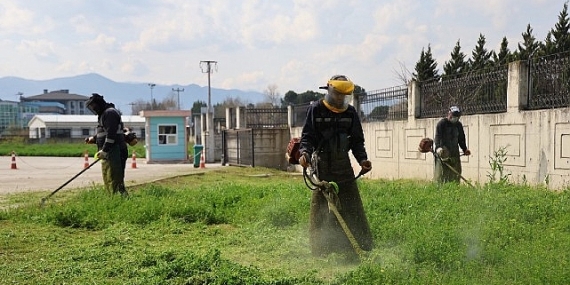 kartepede-yesil-alanlarda-bakim-seferberligi.jpg