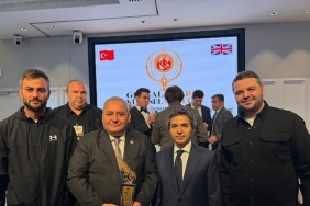 Keçiören Belediye Başkanı Özarslan’a Londra’da “Küresel Hizmet Ödülü”