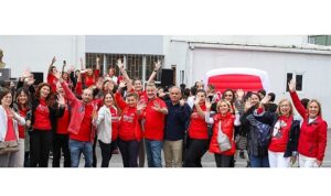 keller-williams-kent-ofisi-hatice-mehmet-eksioglu-okulu-icin-red-dayde-kollari-sivadi-uq7NJQeT.jpg