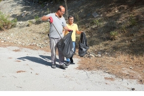 kemer-belediyesi-yabanci-uyruklu-kadinlarla-temizlik-yapti.jpg