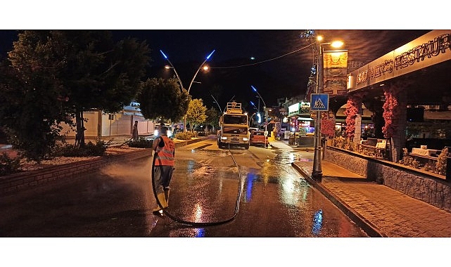 kemerdeki-toz-ve-toprak-olan-yollar-yikaniyor.jpg