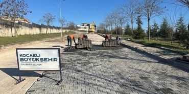 kilitli-parke-taslari-kilim-dokur-gibi-isleniyor.jpg