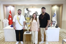kirkpinar-baspehlivani-erkan-tasa-coskulu-karsilama.jpg