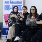 Kız isteyebilmek için işaret dili öğrendiler