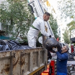 Konak Belediyesi’nden çöp ev operasyonu: 4 kamyon atık çıktı