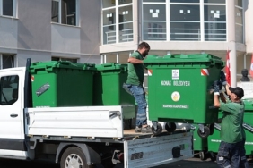 konakin-sokaklari-yeni-konteynerlerine-kavustu.jpg