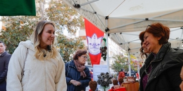 konakta-anneler-gunu-emekle-taclaniyor.jpg