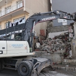 konakta-metruk-yapilarin-yikimi-devam-ediyor.jpg