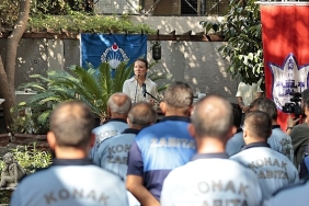 konakta-zabita-personeline-anlamli-kutlama.jpg