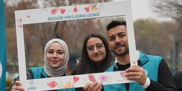 konya-buyuksehir-belediyesi-ve-sobeden-paylasma-gununde-tramvayda-dikkat-ceken-etkinlik.jpg