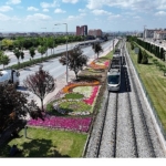 konya-buyuksehirin-ciceklerle-bezedigi-cadde-ve-parklar-goz-kamastiriyor.jpg