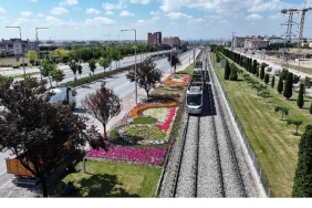 konya-buyuksehirin-ciceklerle-bezedigi-cadde-ve-parklar-goz-kamastiriyor.jpg