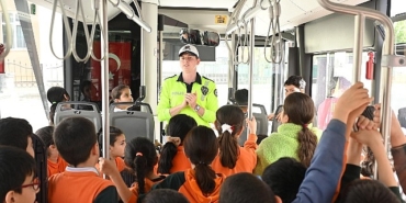 konyadaki-ogrenciler-nezaket-otobusu-ile-trafikte-gorgu-kurallarini-ogreniyor.jpg