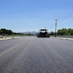 koprubasi-tarihinde-ilk-kez-sicak-asfaltla-bulusuyor.jpg