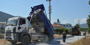 korkuteli-bayatbademleri-yolunda-asfalt-calismasi.jpg