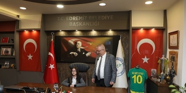 kucuk-bireyler-buyuk-fikirler-edremit-cocuk-meclisi-toplandi.jpg