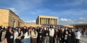 kucukcekmece-belediyesi-400-genci-anitkabire-goturdu.jpg