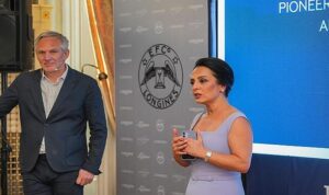 longines-iki-asra-yayilan-koklu-tarihini-marka-dostlariyla-paylasti-FTprrHXv.jpg
