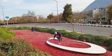 manisa-buyuksehir-peyzaj-calismalariyla-sehir-guzelligini-artiriyor.jpg