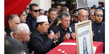 manisanin-ilk-kadin-belediye-baskani-gulsah-durbay-son-yolculuguna-ugurlaniyor.jpg