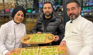 masterchef-sampiyonu-esra-tokelli-katmerci-dayida-katmer-yapti-e67YSjbm.jpg