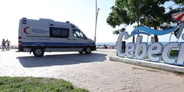 mavi-ambulanslar-ve-saglik-ekipleri-plajlarda-gorev-basindaydi-buyuksehir-en-zor-anlarinda-yanlarindaydi.jpg