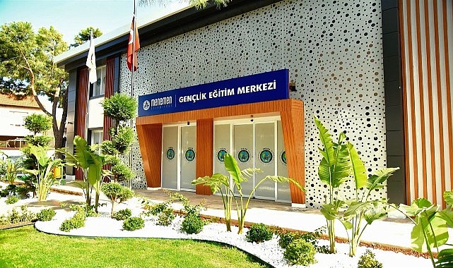 menemen-egitim-yatirimlariyla-ornek-gosteriliyor.jpg