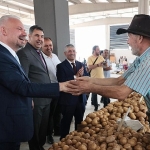 menemende-bir-kapali-pazar-yeri-daha-acildi.jpg