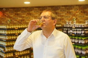 mesut-ergin-festival-ayvalikin-turizmine-ve-ekonomisine-de-buyuk-guc-katiyor.jpg