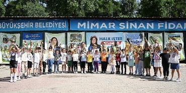 minik-ogrenciler-anneleri-icin-en-guzel-hediyeyi-buyuksehir-belediyesinin-fidanliginda-elleriyle-dikti.jpg
