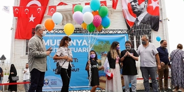 mudanya-kitap-fuarinda-balonlar-demir-icin-goge-yukseldi.jpg