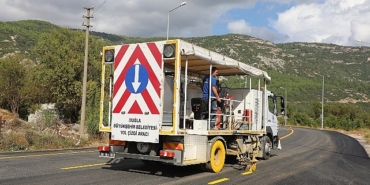 mugla-buyuksehir-ekipleri-10-bin-109-km-cizgi-calismasi-yapti.jpg
