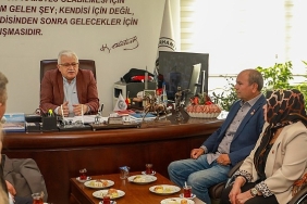 muhtarlar-burhaniye-belediyesinde-bir-araya-geldi.jpg