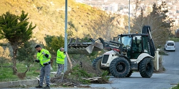 narlidere-belediyesinden-kapsamli-bahar-temizligi.jpg