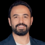NATO’da gündem olan dijital tehdide eğitim bilimci Doç. Dr. Özgür Bolat’tan ailelere kritik uyarı: “Çözüm yasak değil, öz denetim”