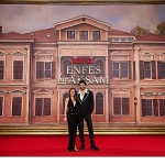 Netflix’in Başrollerini Engin Akyürek ve Aslı Enver’in Paylaştığı Yeni Dizisi Enfes Bir Akşam’ın Galası Gerçekleşti