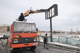 nevsehirde-sahipsiz-totem-ve-levhalar-kaldiriliyor.jpg