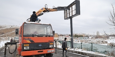 nevsehirde-sahipsiz-totem-ve-levhalar-kaldiriliyor.jpg