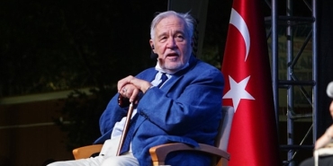 onur-konugu-ahmet-umit-yasam-boyu-onur-odulu-ilber-ortayliya.jpg