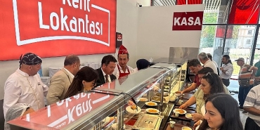 osmangazi-belediyesinden-ferdi-zeyrek-anisina-yemek-ikrami.jpg