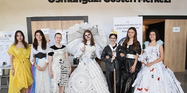 osmangazide-ogrenciler-atik-toplamak-icin-yaristi.jpg