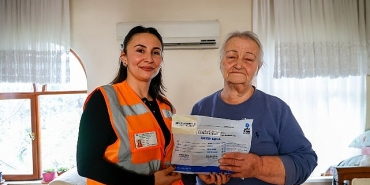 otobuste-unutulan-cuzdan-buyuksehir-ekiplerince-sahibine-teslim-edildi.jpg